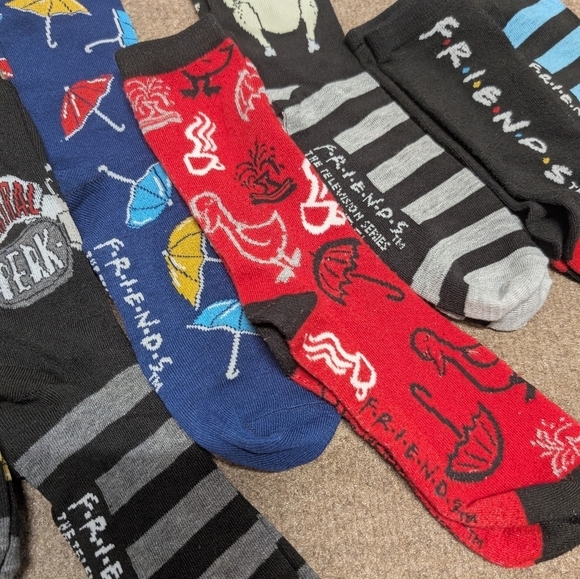 Friends Dress Socks Novelty Men's 7 pairs - Picture 3 of 4